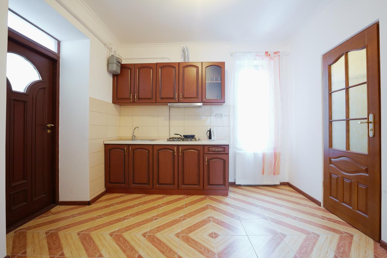 Apartment On Staroyevreiska,5 ลวีฟ ภายนอก รูปภาพ